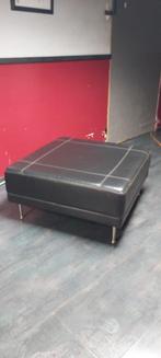 Zwarte leren poef, Huis en Inrichting, Banken | Voetenbanken en Poefen, Ophalen, Gebruikt, Metaal, Modern