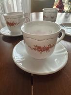 Arcopal Thee Kop en Schotels - Midcentury Melkglas, Huis en Inrichting, Gebruikt, Ophalen of Verzenden, Glas, Overige stijlen