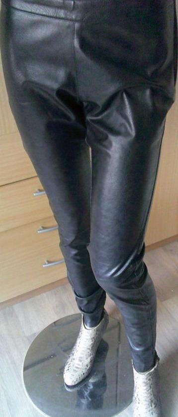 COSTES zwarte leatherlook broek maat S beschikbaar voor biedingen