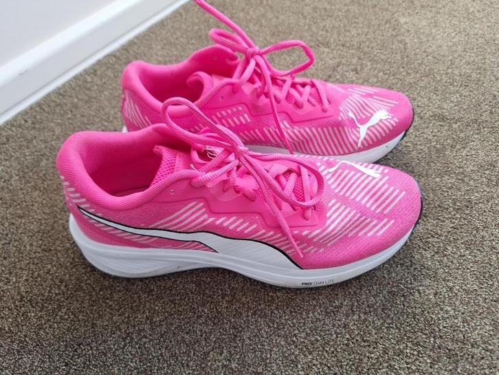 Hard roze bijna nieuwe Puma Profoam Lite sneakers 42,5, Kleding | Dames, Schoenen, Zo goed als nieuw, Sneakers of Gympen, Roze