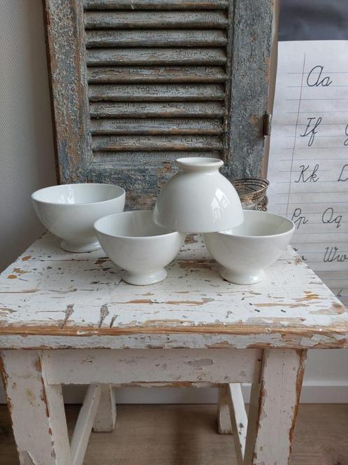 4 Oude creme-witte spoelkommen, Antiek en Kunst, Antiek | Keukenbenodigdheden, Ophalen of Verzenden