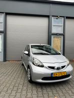 Toyota Aygo 1.0 12V Vvt-i 5DRS 2007 Grijs, Voorwielaandrijving, Stof, Zwart, 4 stoelen