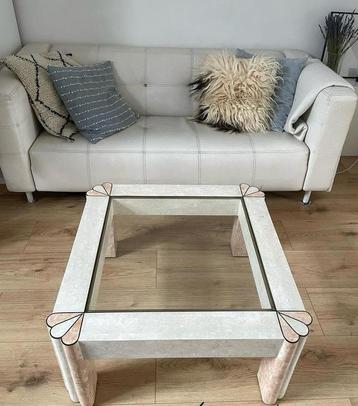 Vintage-style marble and glass coffee table / tafel marmer beschikbaar voor biedingen