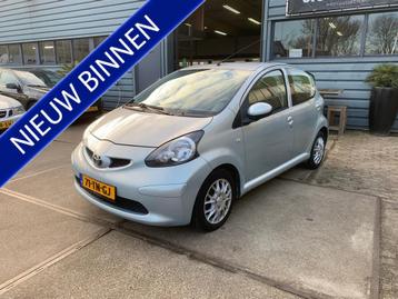 Toyota Aygo 1.0-12V + 5 drs airco nieuwe apk auto rijd top beschikbaar voor biedingen