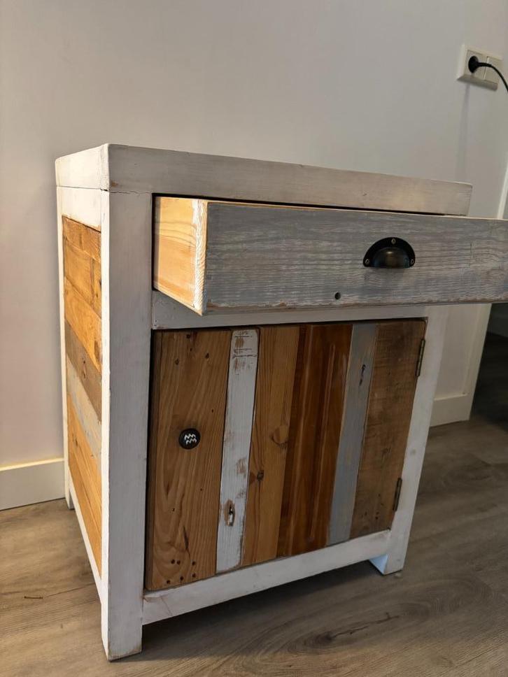 PRIJS VERLAAGD:Leuk degelijk kastje van oud hout–55x45x70 cm, Huis en Inrichting, Kasten | Overige, Zo goed als nieuw, Ophalen