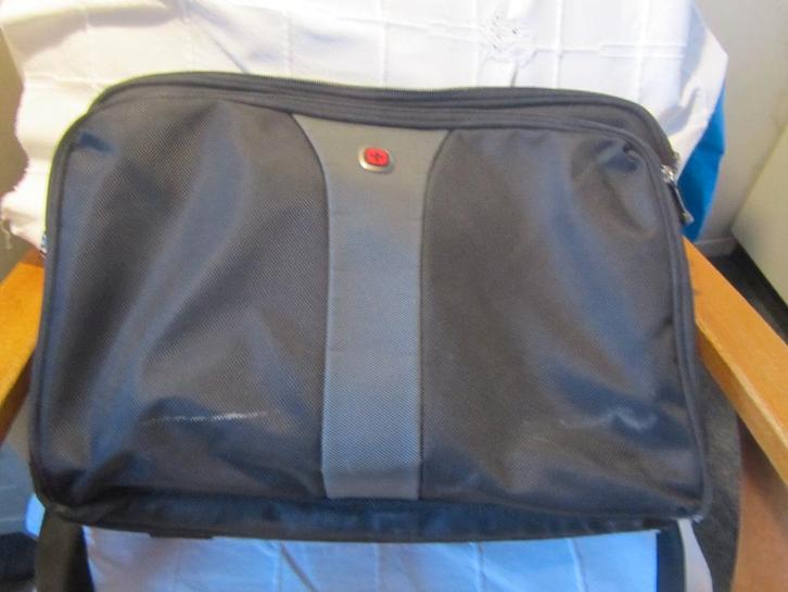 Laptoptas, Computers en Software, Laptoptassen, Zo goed als nieuw, Schoudertas, 17 inch of meer, Ophalen