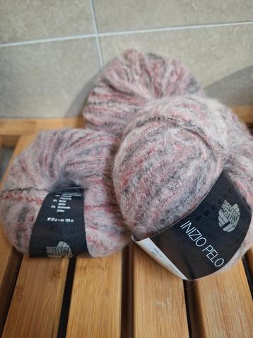 3 bollen inizio pelo lana Grossa beschikbaar voor biedingen