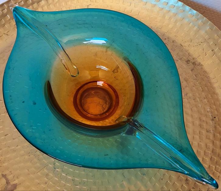 Schaal mondgeblazen glaskunst item kleuren blauw okergeel, Antiek en Kunst, Antiek | Glas en Kristal, Ophalen of Verzenden
