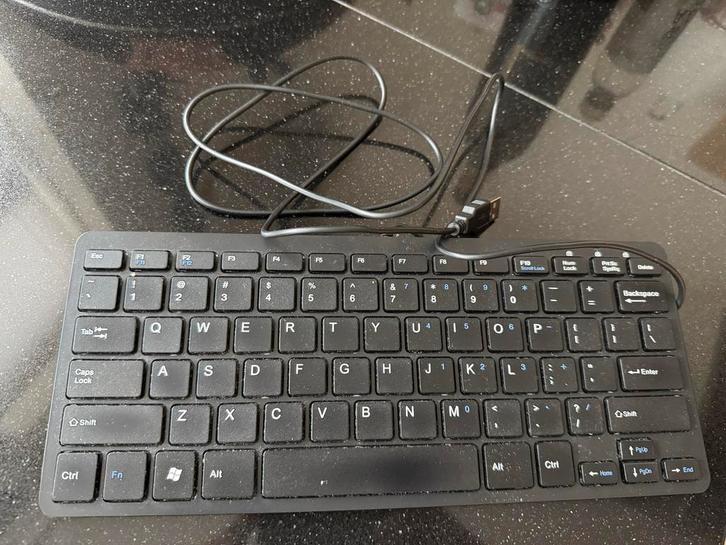 Smal & Ergonomisch Toetsenbord, Computers en Software, Toetsenborden, Gebruikt, Qwerty, Bedraad, Ergonomisch, Ophalen of Verzenden