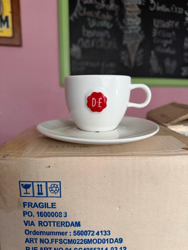 Douwe Egberts Koffiekopjes - Verzamelobject, Huis en Inrichting, Keuken | Servies, Zo goed als nieuw, Overige stijlen, Ophalen