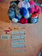 Volle doos wol, brei- en haaknaalden, punnik - Ede, Ophalen