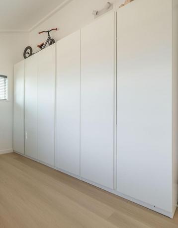 Ikea paxkast 3 meter, 236 cm hoog en 58 cm diep beschikbaar voor biedingen