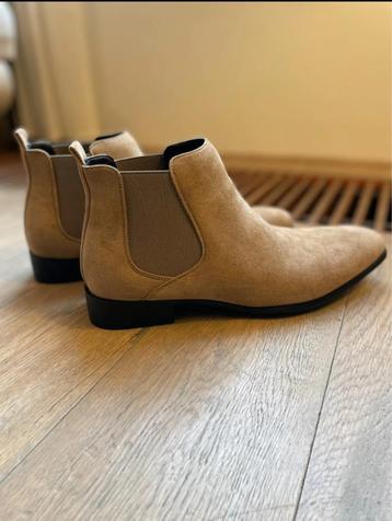 Bruine Suède Chelsea Boots beschikbaar voor biedingen