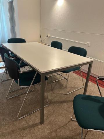 GRATIS OPHALEN tafel en 6 paarse stoelen