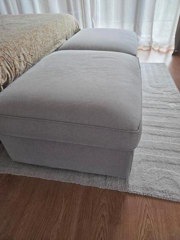 Twee Ikea Kivik hockers lichtgrijs - afbeelding 2