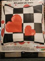 Kruissteek kussen Orchidea Two Hearts, Hobby en Vrije tijd, Ophalen of Verzenden, Nieuw, Handborduren, Borduurpakket