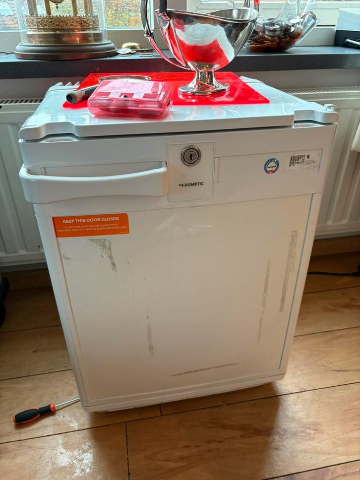 DS 301H medicijnkoelkast van Dometic, Witgoed en Apparatuur, Koelkasten en IJskasten, Gebruikt, Zonder vriesvak, Minder dan 75 liter
