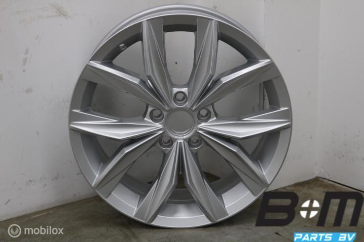 1 losse 18 inch lichtmetalen velg VW Tiguan 5NA 5NA601025B, Auto-onderdelen, Banden en Velgen, Velg(en), Gebruikt
