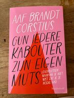 Aaf Brandt Corstius - Gun iedere kabouter zijn eigen muts, Boeken, Essays, Columns en Interviews, Ophalen of Verzenden, Zo goed als nieuw