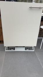 Siemens inbouwkoelkast incl ombouwkast., Zonder vriesvak, Zo goed als nieuw, 45 tot 60 cm, Ophalen