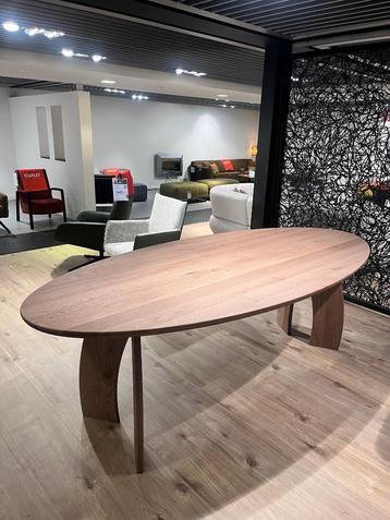 Montel eetkamertafel Carmo beschikbaar voor biedingen