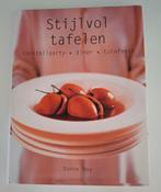 Stijlvol tafelen Donna Hay hardcover, Ophalen of Verzenden, Zo goed als nieuw