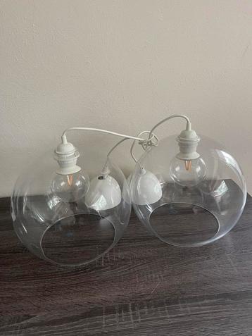 Glazen hanglampen 2x met lampenbol erin beschikbaar voor biedingen