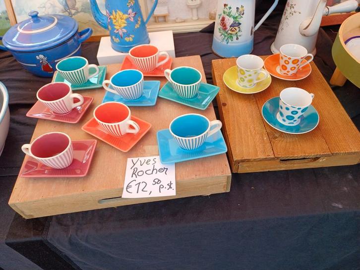Yves Rocher Espresso Kop en Schotels - Vintage Design, Antiek en Kunst, Antiek | Keramiek en Aardewerk, Ophalen of Verzenden