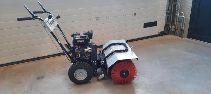 Lumag  KM-800  veegmachine borstel machine, Tuin en Terras, Veegmachines, Zo goed als nieuw, Ophalen