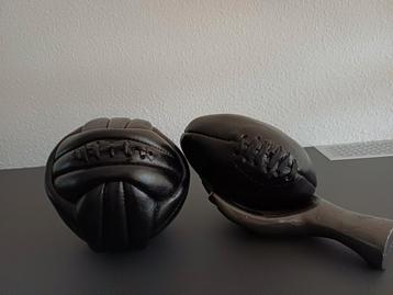 2 Vintage Leren Ballen - Decoratief beschikbaar voor biedingen