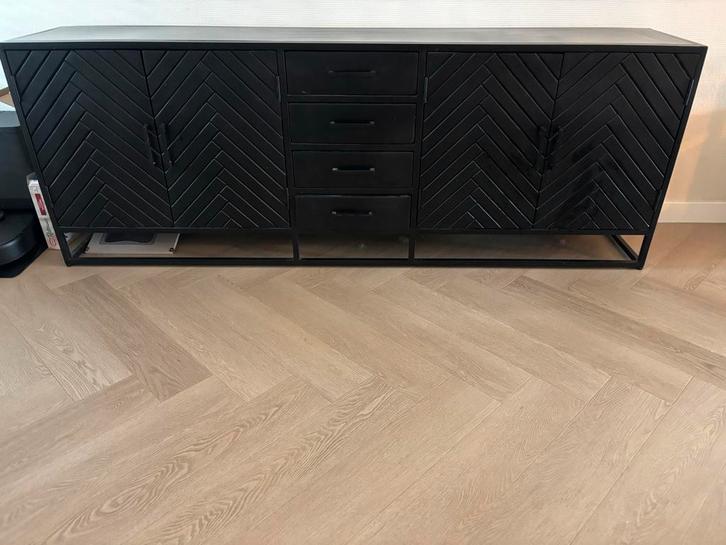 Isa Visgraat Dressoir - Mangohout Zwart, Huis en Inrichting, Kasten | Dressoirs, Gebruikt, 150 tot 200 cm, 25 tot 50 cm, Met lade(s)