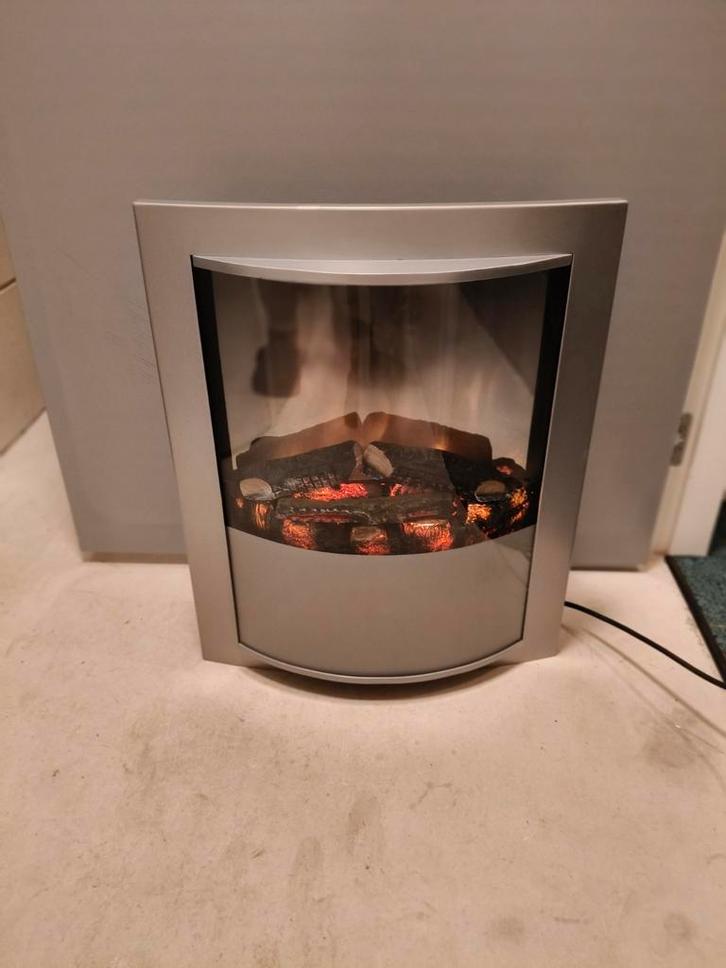 Moderne sfeerhaard met verwarming., Huis en Inrichting, Haarden, Zo goed als nieuw, Elektrische haard, Ophalen