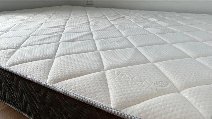Larson Stockholm Matras 180 x 220 cm - Hybrid - 24 cm, Huis en Inrichting, Slaapkamer | Matrassen en Bedbodems, Zo goed als nieuw