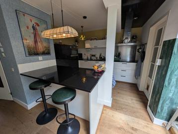 Bruynzeel keuken zwart wit met eiland natuursteen blad beschikbaar voor biedingen