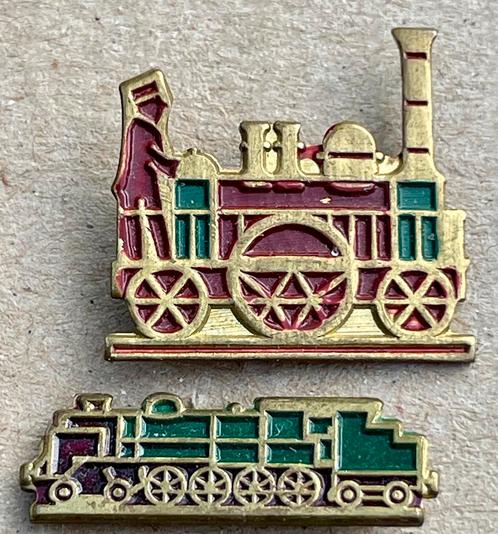 Twee metalen speldjes in de vorm van stoomlocomotieven, Verzamelen, Speldjes, Pins en Buttons, Zo goed als nieuw, Ophalen of Verzenden