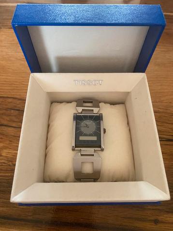 TISSOT Dualtime Quartz Watch D377 beschikbaar voor biedingen