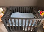 Zwarte kinderbox met matras, Kinderen en Baby's, Boxen, Ophalen, Zo goed als nieuw