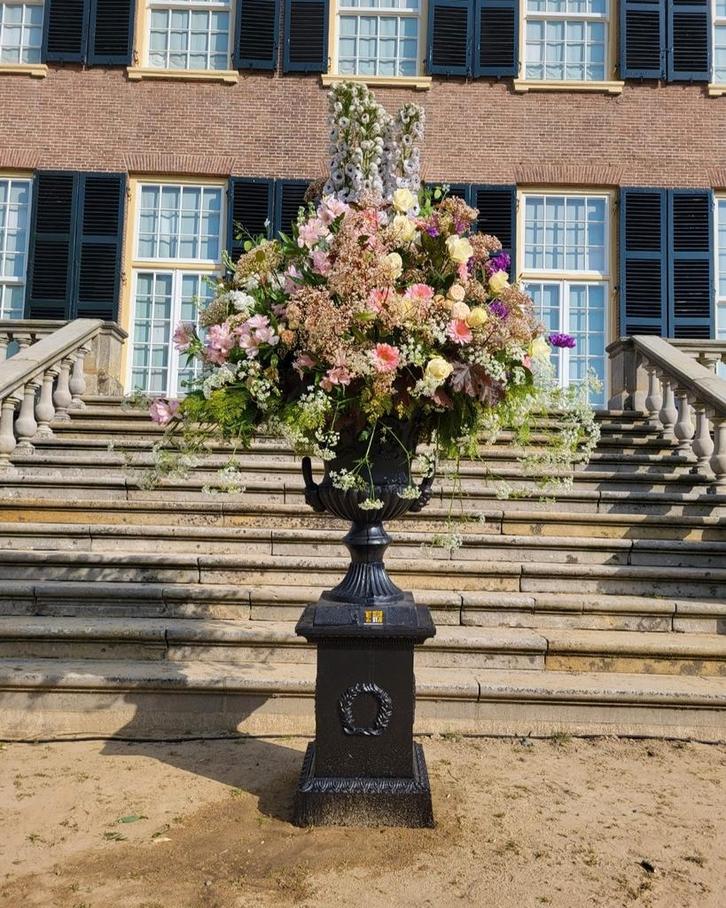 Gietijzeren tuinvazen tuinvaas bloempot bloembak op sokkel, Tuin en Terras, Tuinvazen, Nieuw, Ophalen