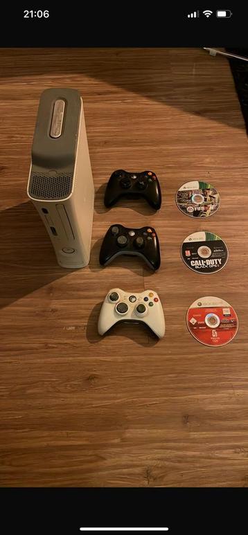 Xbox 360 met 3 controllers en 3 spellen beschikbaar voor biedingen