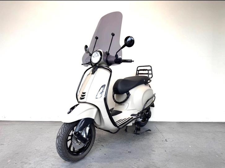 Vespa primavera, Fietsen en Brommers, Brommers | Vespa, Zo goed als nieuw, Overige modellen, Maximaal 45 km/u, Ophalen