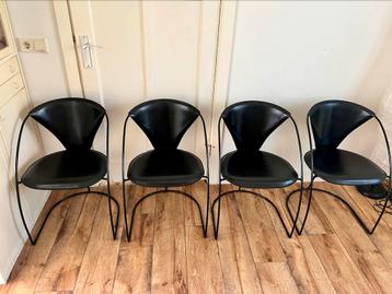 Vier eetkamerstoelen, Italiaans design van Arrben beschikbaar voor biedingen