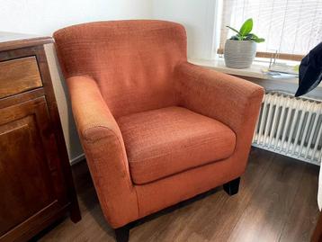 Comfortabele roestkleurige fauteuils (2st) beschikbaar voor biedingen