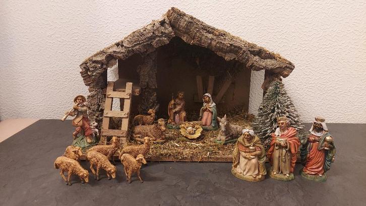 Kerststal 43x24 cm, h 26 cm, compleet met (losse) beelden, Diversen, Kerst, Zo goed als nieuw, Ophalen