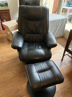 Kunstleder stoel met voetenbankje, Huis en Inrichting, Stoelen, Ophalen, Gebruikt, Zwart, Eén