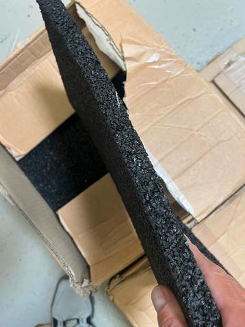 Granulaatrubber Plaatjes - Ontdreunen Apparaten/Machines beschikbaar voor biedingen