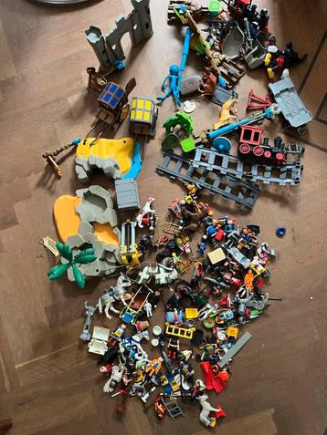 Playmobiel - Veel Poppetjes & Onderdelen beschikbaar voor biedingen