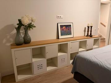 Twee Ikea (8) vakjeskast, liggend (kan ook staand) beschikbaar voor biedingen