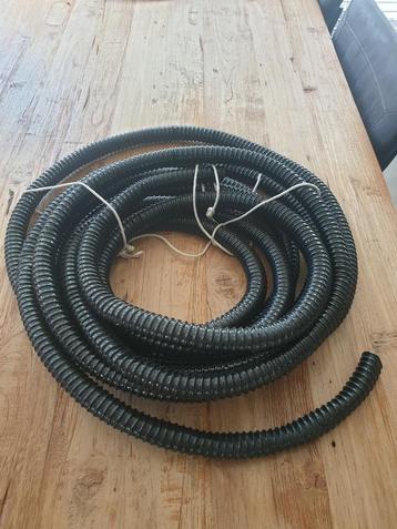 Afvoerslang gootsteen naar vuilwatertank beschikbaar voor biedingen