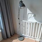 Grijze staande lamp. 150 hoog., Ophalen, Zo goed als nieuw, 150 tot 200 cm
