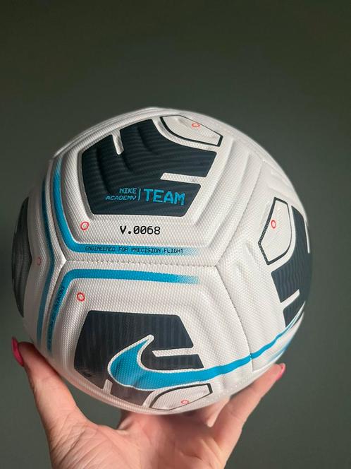 Nike voetbal wit blauw zwart voetballen ballen sport size 3, Sport en Fitness, Voetbal, Nieuw, Bal, Verzenden